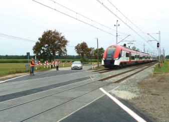Level crossing made of high-quality recycled rubber