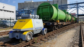 Road-rail robot VLEX 40 with 600 tons traction force