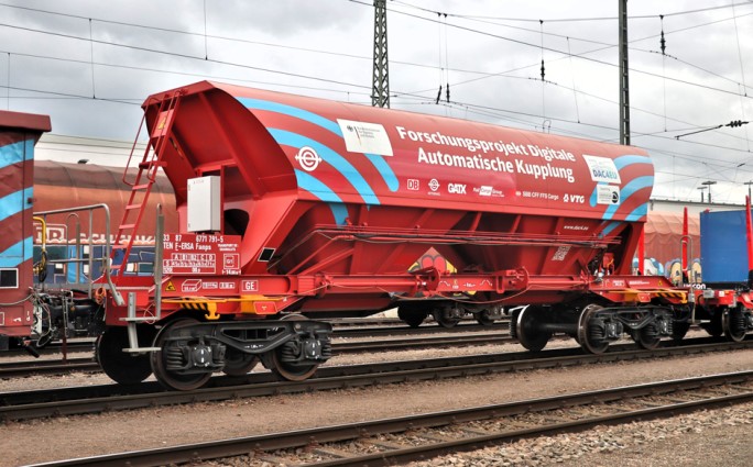 Ein Wagon auf den Schienen Ein Wagon auf den Schienen