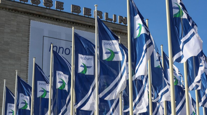 InnoTrans Flaggen vor dem Messegebäude